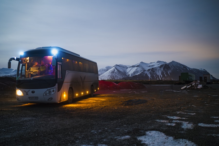 Unidad de transporte al atardecer lista para el viaje de retorno
